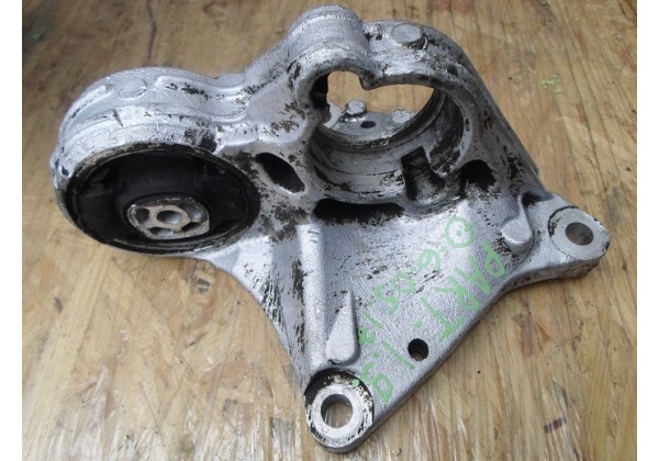 кронштейн двигуна задній, опора півосі Peugeot 206, 307, 406, Expert, Partner, Citroen Berlingo, Jumpy,  1.9 d, 2.0 hdi, DW8, 9635889310, 9637792580